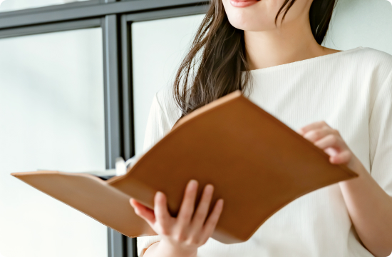 女性行政書士による丁寧なサポート